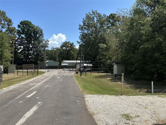 297 Leaning Oak Drive, Point Blank, TX 77364