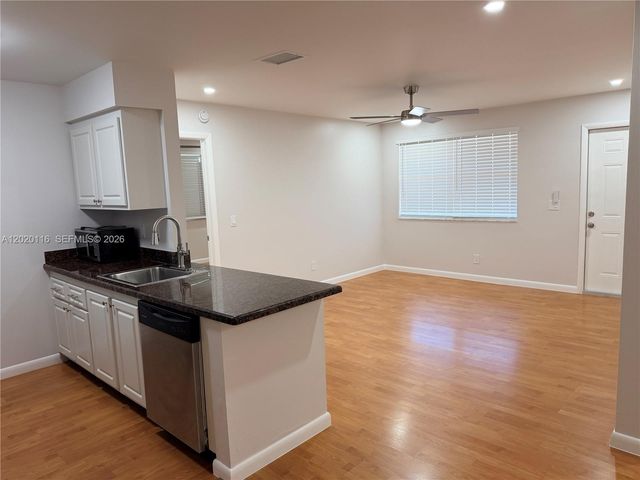716 NW 103rd Ter 203, Pembroke Pines, FL 33026