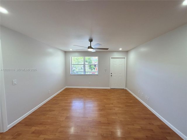 716 NW 103rd Ter 203, Pembroke Pines, FL 33026