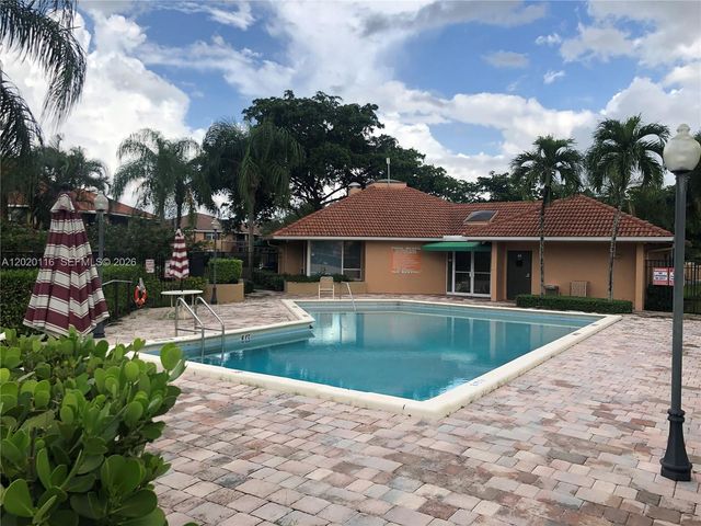 716 NW 103rd Ter 203, Pembroke Pines, FL 33026