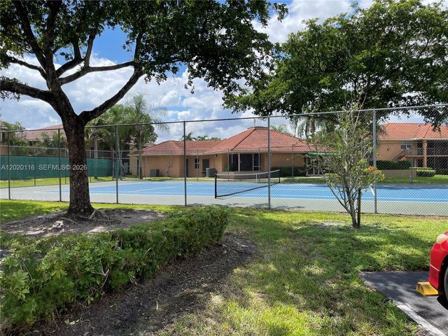 716 NW 103rd Ter 203, Pembroke Pines, FL 33026