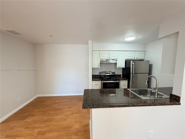 716 NW 103rd Ter 203, Pembroke Pines, FL 33026