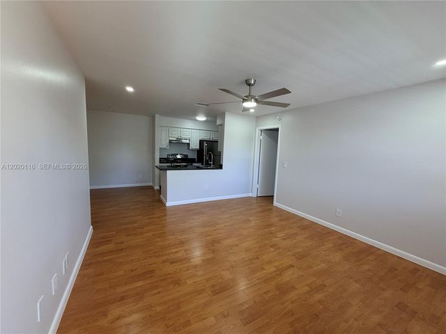 716 NW 103rd Ter 203, Pembroke Pines, FL 33026