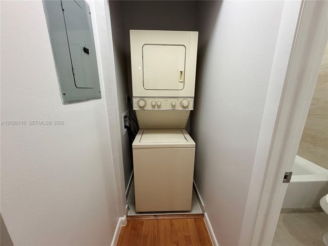716 NW 103rd Ter 203, Pembroke Pines, FL 33026