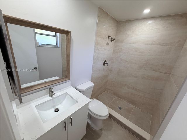 716 NW 103rd Ter 203, Pembroke Pines, FL 33026