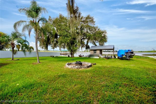 920 Lake Drive E, Lake Placid, FL 33852