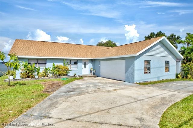 920 Lake Drive E, Lake Placid, FL 33852