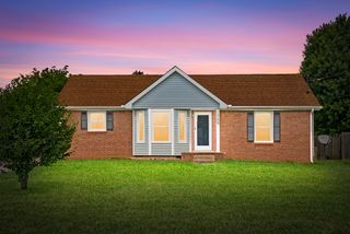 705 Carbondale Dr, Oak Grove, KY 42262