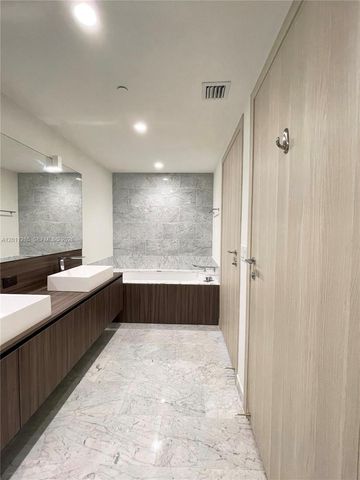 1000 Brickell Plz 4301, Miami, FL 33131