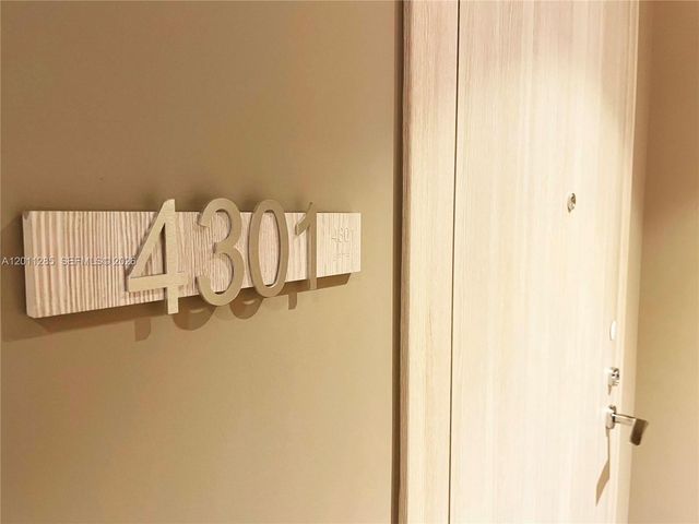1000 Brickell Plz 4301, Miami, FL 33131