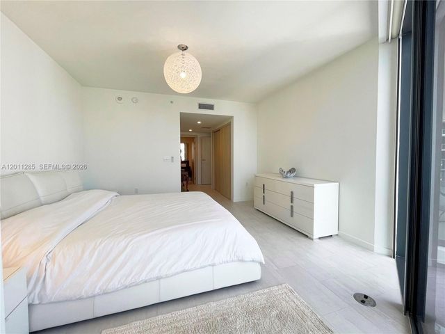 1000 Brickell Plz 4301, Miami, FL 33131