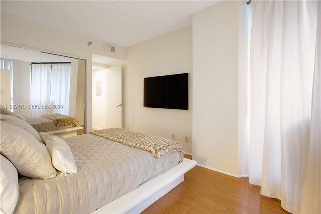 3640 Yacht Club Dr 304, Aventura, FL 33180