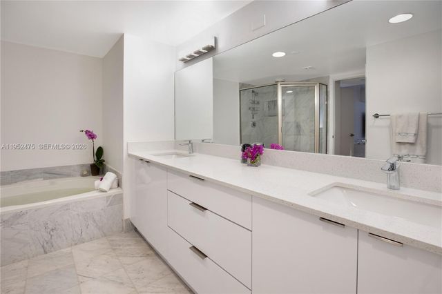 3640 Yacht Club Dr 304, Aventura, FL 33180