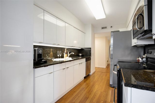 3640 Yacht Club Dr 304, Aventura, FL 33180