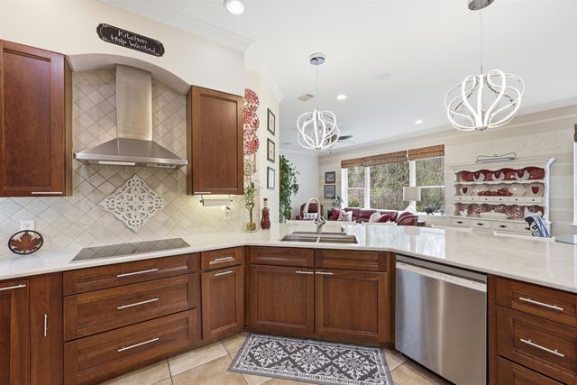 417 Leotta Dr, St Augustine, FL 32086