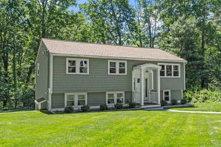 62 Queensland Rd, Billerica, MA 01821