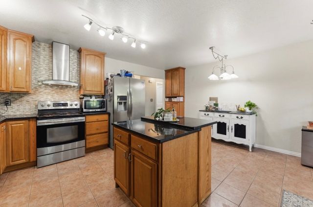 20782 Lakeshore Drive, Springdale, AR 72764