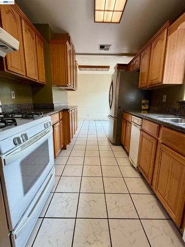 14631 Rollins St, San Leandro, CA 94579