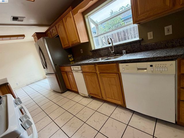14631 Rollins St, San Leandro, CA 94579
