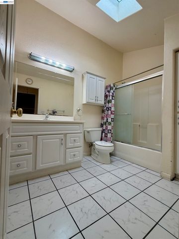 14631 Rollins St, San Leandro, CA 94579