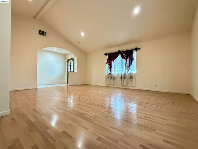 14631 Rollins St, San Leandro, CA 94579