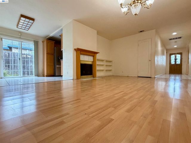 14631 Rollins St, San Leandro, CA 94579