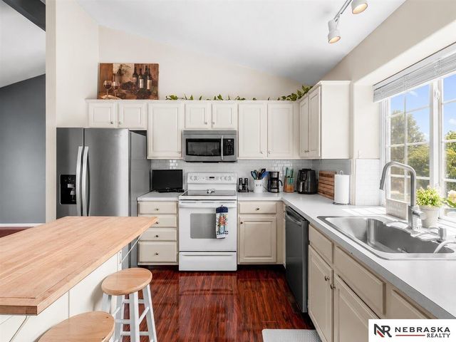 19116 U Street, Omaha, NE 68135
