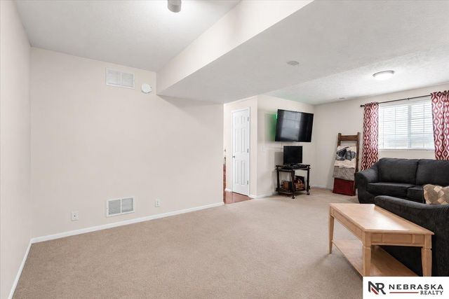19116 U Street, Omaha, NE 68135