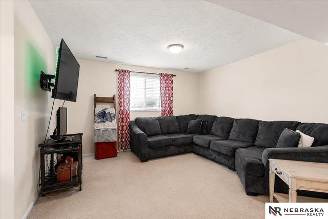19116 U Street, Omaha, NE 68135