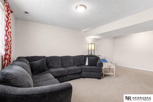 19116 U Street, Omaha, NE 68135