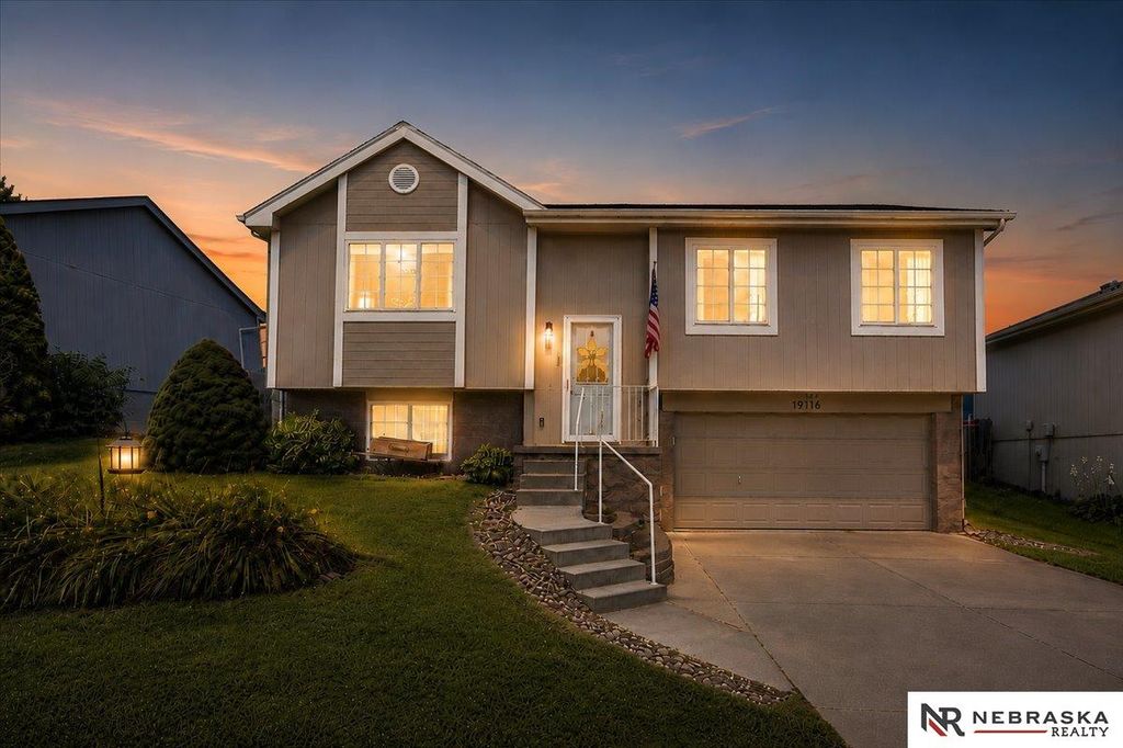 19116 U Street, Omaha, NE 68135