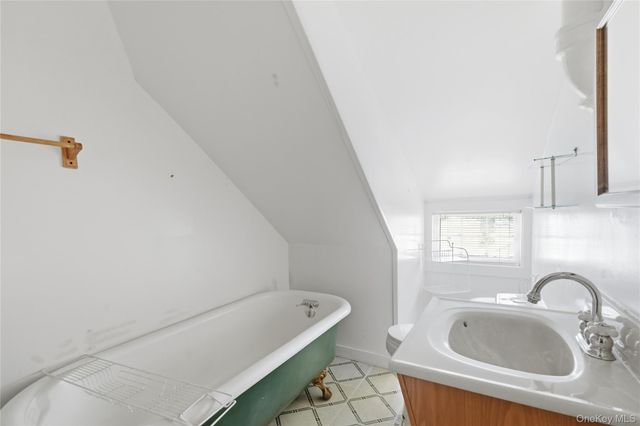 5 Woodland Place, White Plains, NY 10606