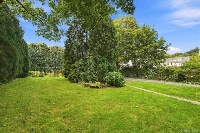 5 Woodland Place, White Plains, NY 10606