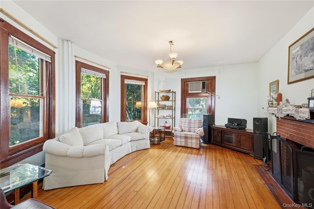 5 Woodland Place, White Plains, NY 10606