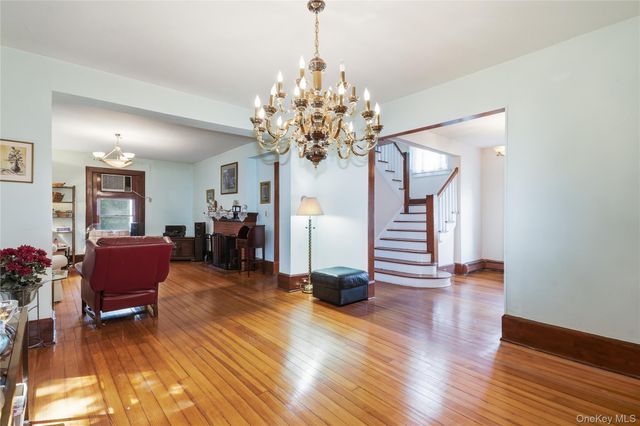 5 Woodland Place, White Plains, NY 10606