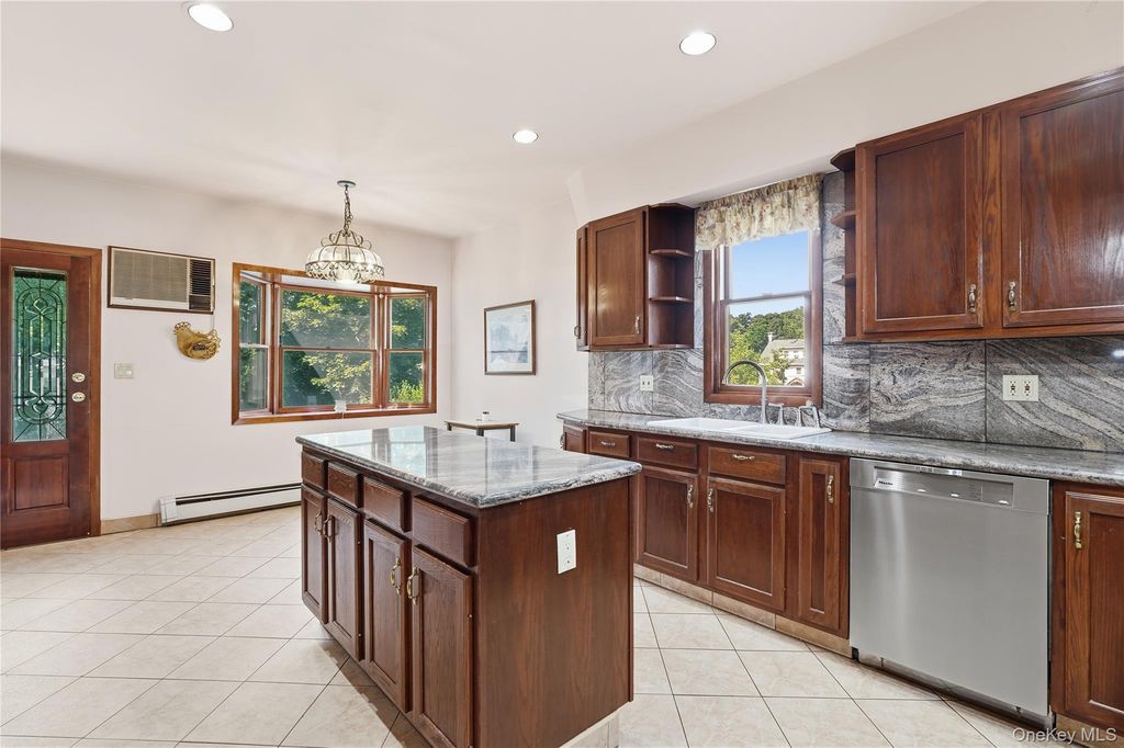 5 Woodland Place, White Plains, NY 10606 — photo 3