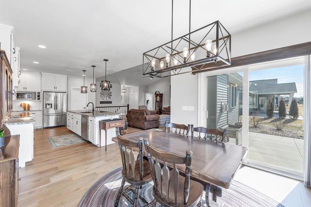 5593 N AMETHYST DRIVE, Appleton, WI 54913