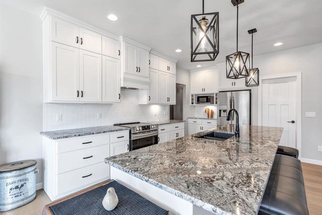 5593 N AMETHYST DRIVE, Appleton, WI 54913