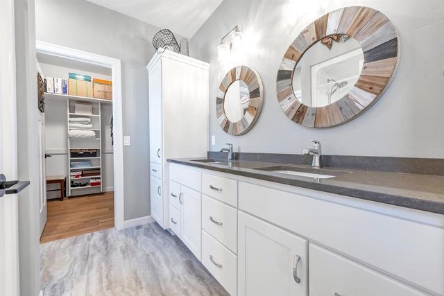 5593 N AMETHYST DRIVE, Appleton, WI 54913