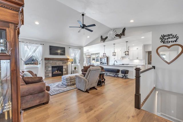 5593 N AMETHYST DRIVE, Appleton, WI 54913