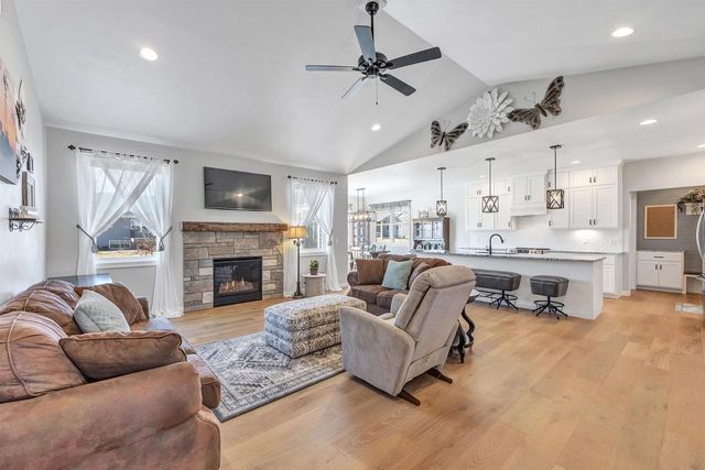 5593 N AMETHYST DRIVE, Appleton, WI 54913