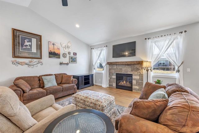 5593 N AMETHYST DRIVE, Appleton, WI 54913