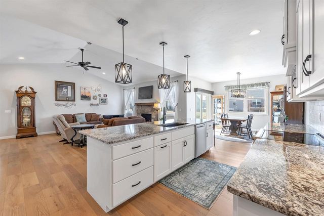 5593 N AMETHYST DRIVE, Appleton, WI 54913