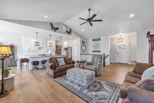 5593 N AMETHYST DRIVE, Appleton, WI 54913