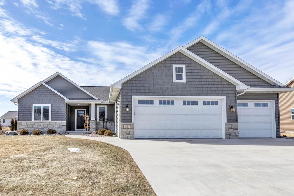 5593 N AMETHYST DRIVE, Appleton, WI 54913
