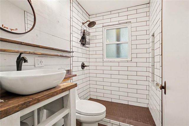 7540 Rainbow Drive, Prairie Village, KS 66208
