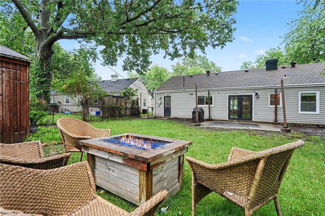 7540 Rainbow Drive, Prairie Village, KS 66208