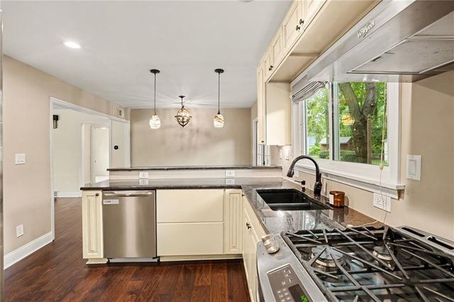 7540 Rainbow Drive, Prairie Village, KS 66208