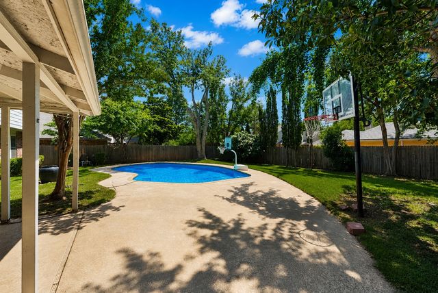 4138 Mapleridge Drive, Grapevine, TX 76051