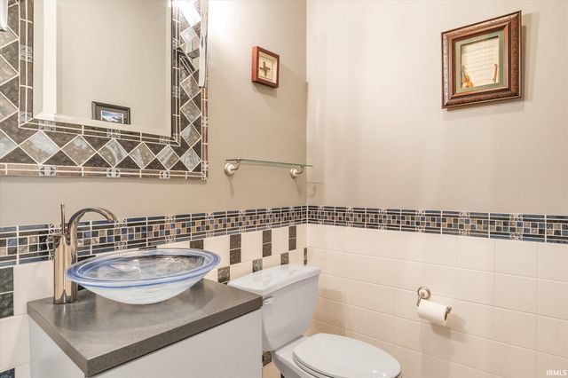 21533 Golden Maple Court, South Bend, IN 46628